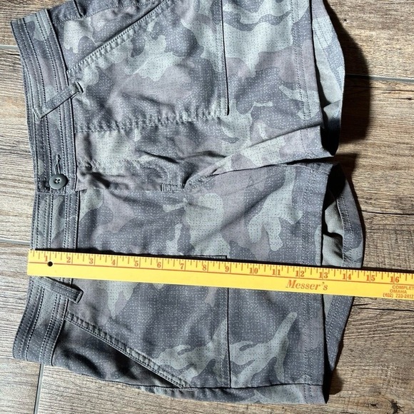 PrAna Olivia Gray Camoflauge‎ Shorts Pockets Stretch Camping Women's Size 8 - Picture 5 of 7